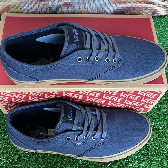 Vans Men’s Atwood
(12 Oz Canvas) Navy/Gum
VN000XB0D8F
Sneakers - Picture 3 of 16